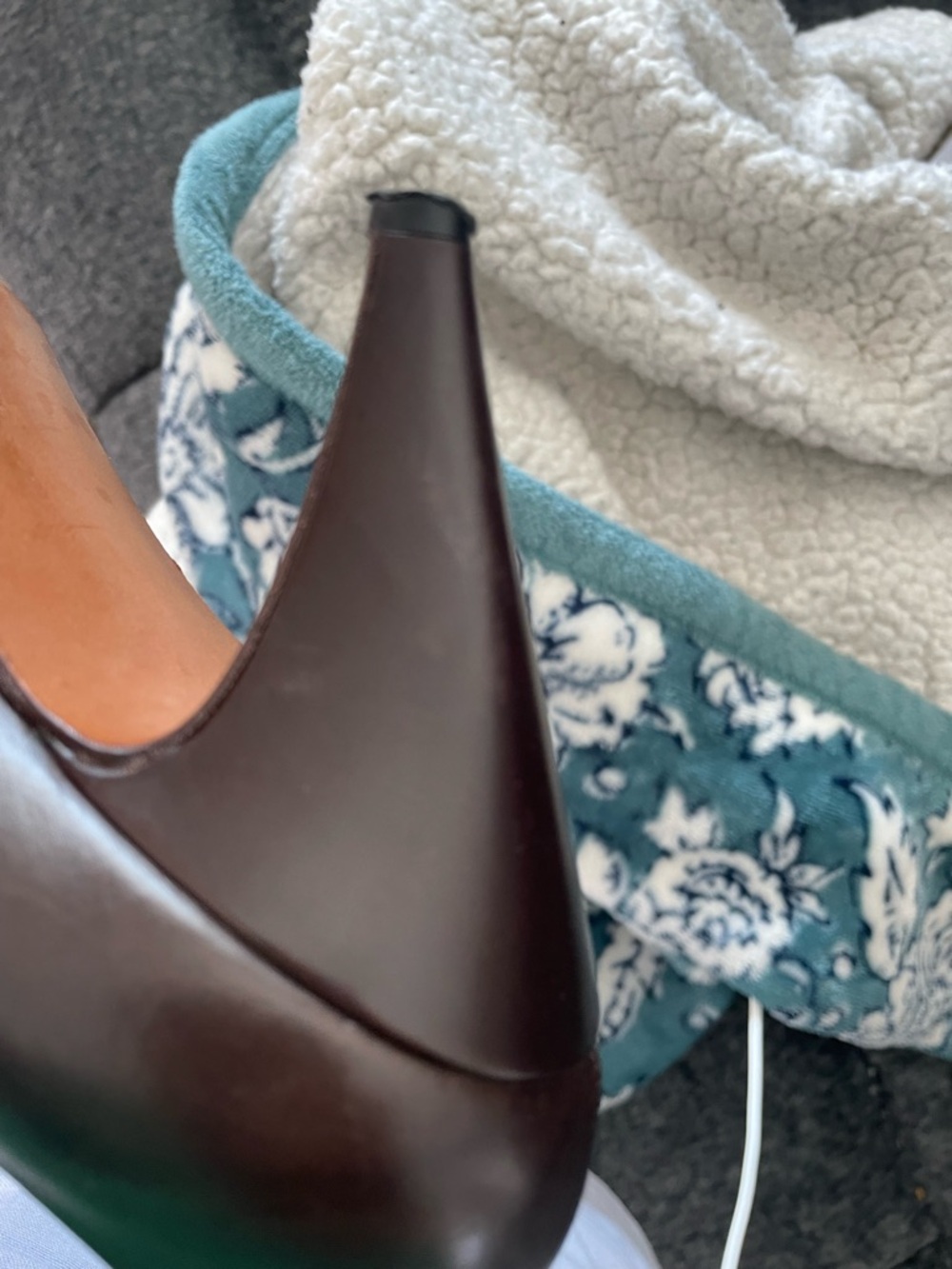 Gucci Dark Brown Leather Pumps with Bow - Picture 5 of 5